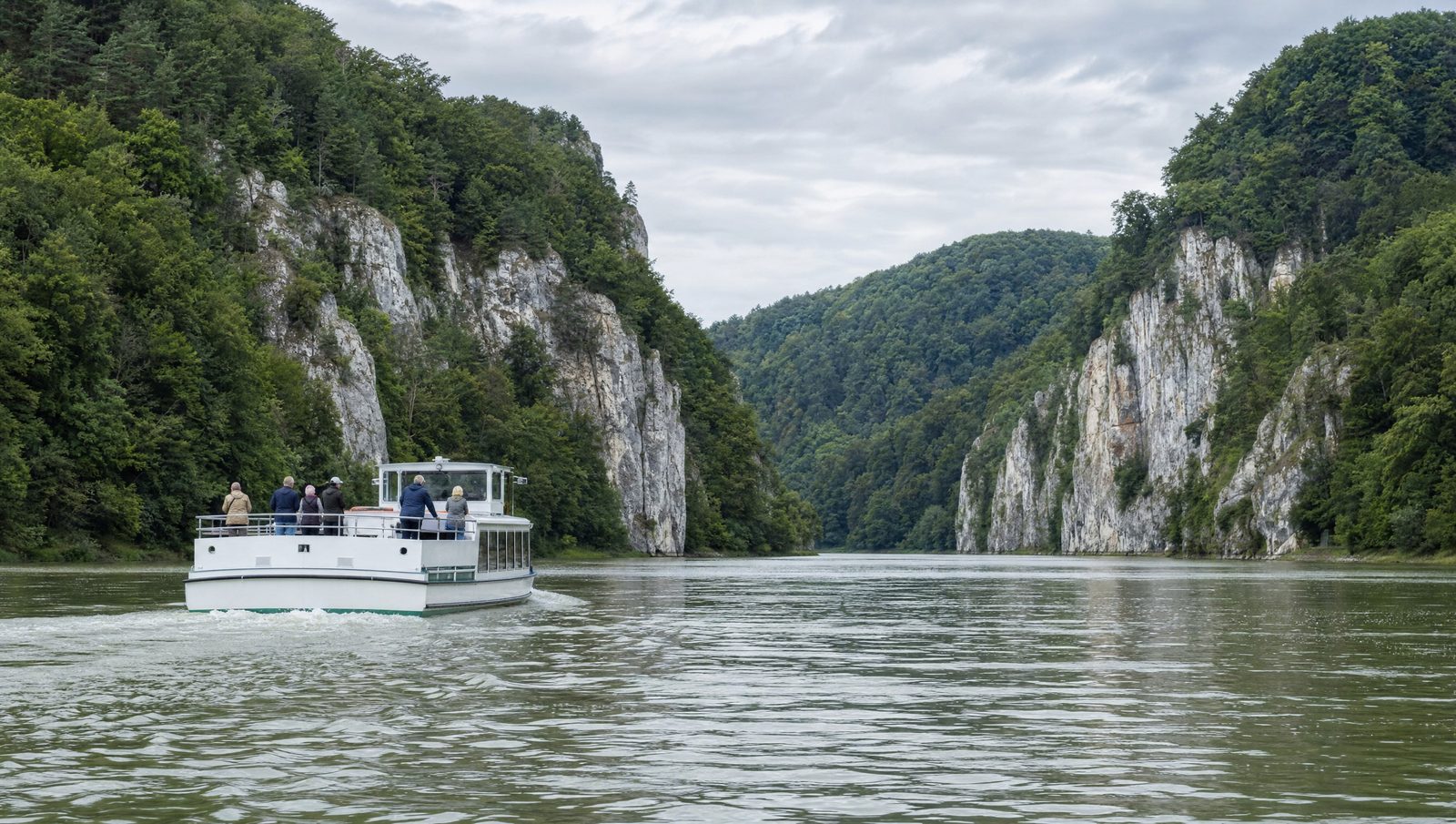 JGA Kloster Weltenburg – Ausflugsschiff im Donaudurchbruch bei Kelheim